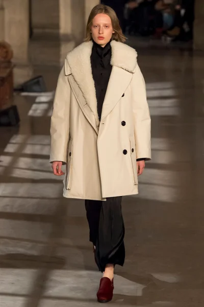 Look 13